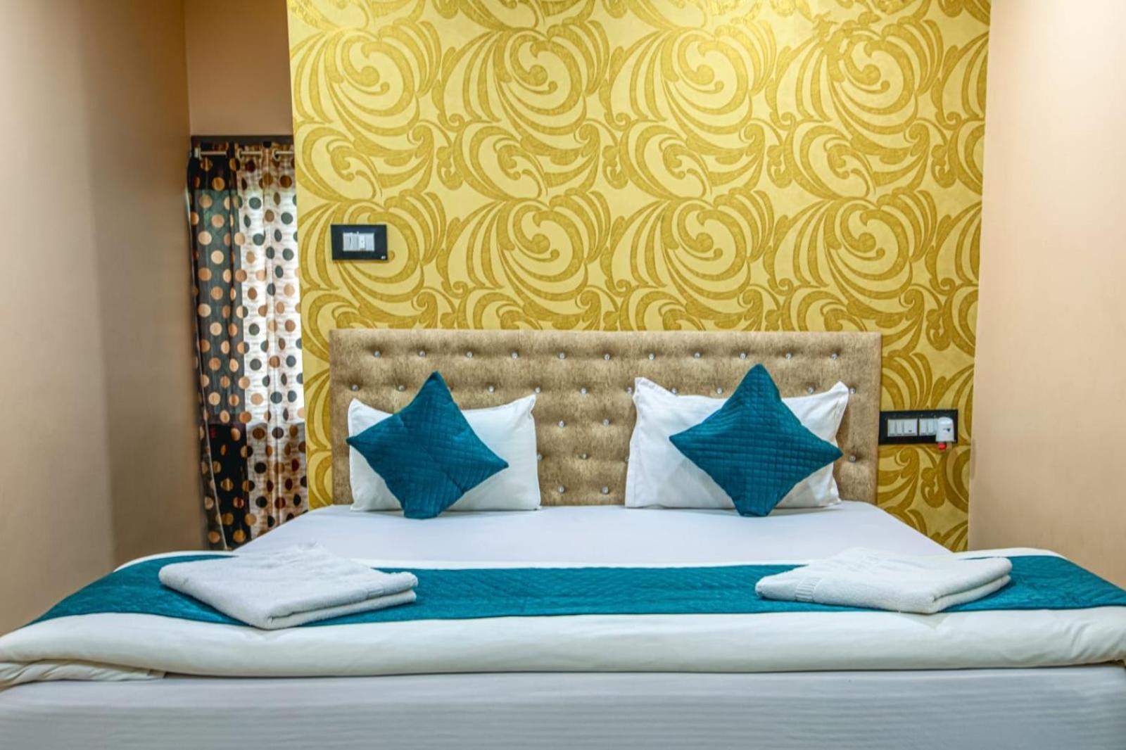 Hotel Silver Star Μπουμπάνεσβαρ Εξωτερικό φωτογραφία