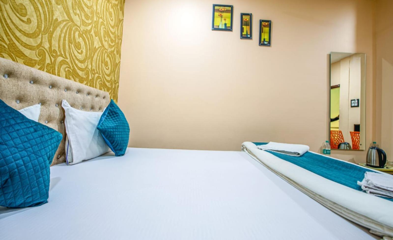 Hotel Silver Star Μπουμπάνεσβαρ Εξωτερικό φωτογραφία