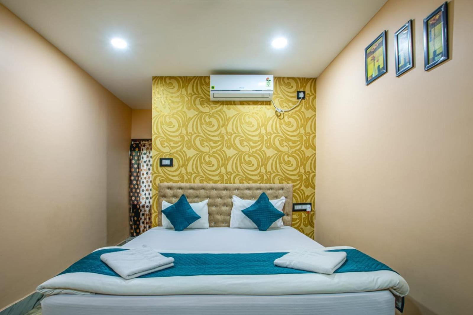 Hotel Silver Star Μπουμπάνεσβαρ Εξωτερικό φωτογραφία